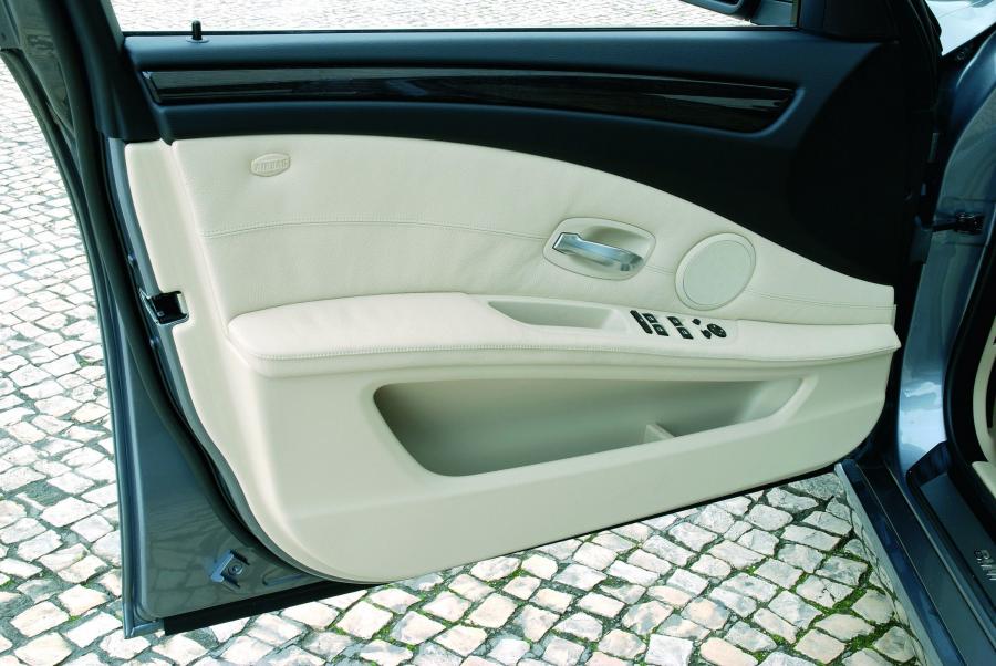  BMW 5-Series 2007 года  (фото 28 из 93)